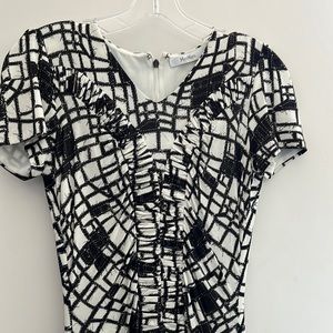 This beautiful maxi dress was worn once it’s a size 4. And it’s a lined